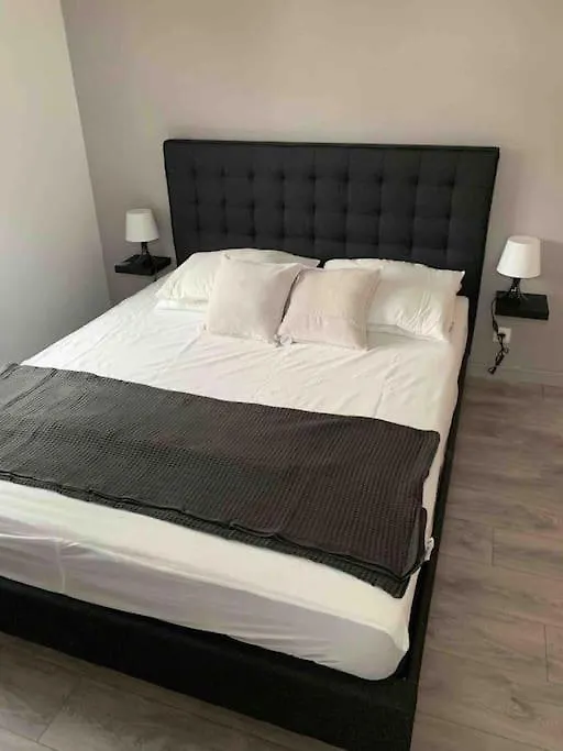 Appartement Chaleureux Proche Rer/ Cdg / Parc Expo 塞夫朗市